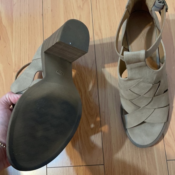 Heels - Picture 3 of 5